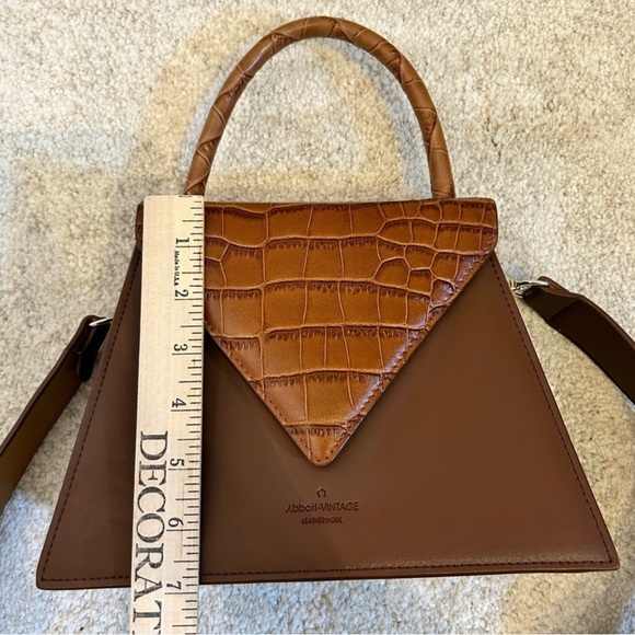 Abbott- vintage leather handbag with removable cross body strap - Picture 8 of 13